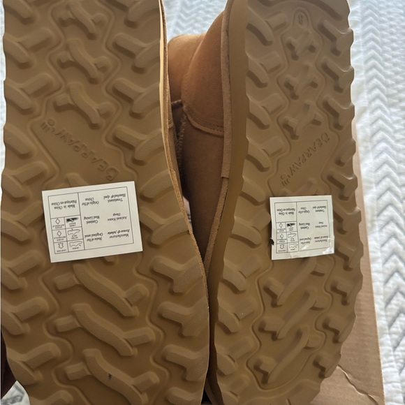 NWT Bearpaw Boots - Picture 3 of 4